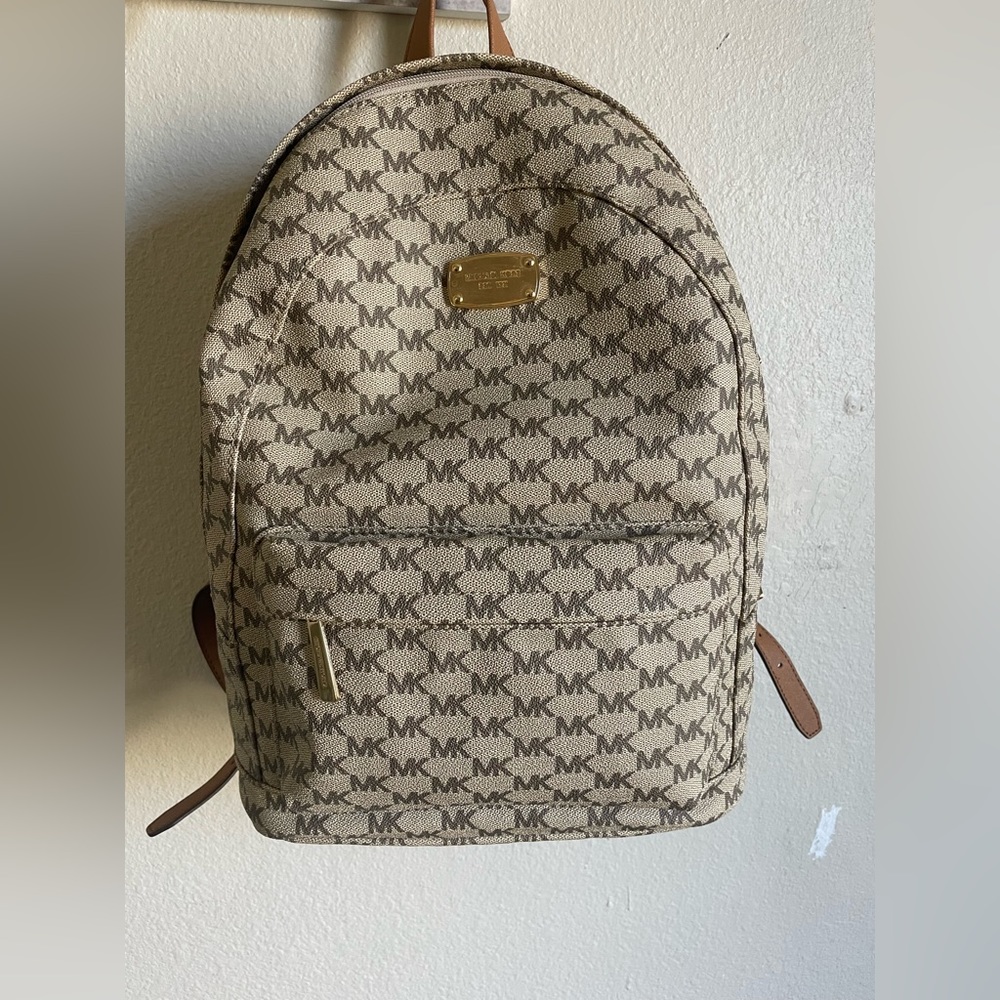 NWT Michael Kors leather backpack( large)
